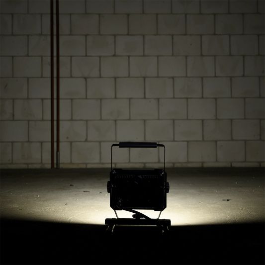 LED bouwlamp op standaard S-rek waterdicht met stekker – 50 Watt