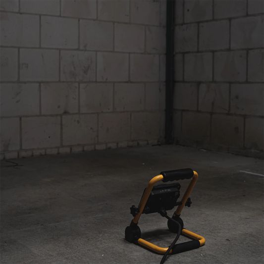 LED bouwlamp op standaard waterdicht met stekker – 30 Watt