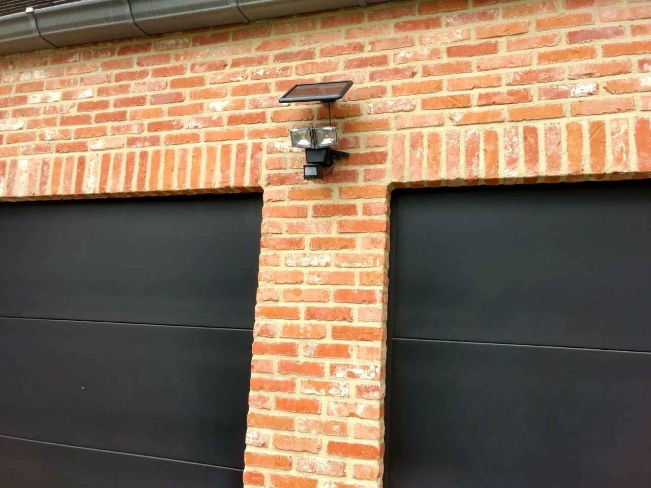 Solar LED bouwlamp James II met bewegingssensor en los zonnepaneel